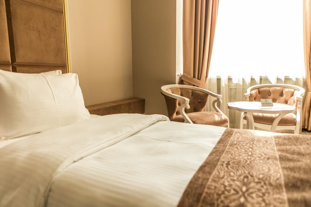 Grand Sapphire Hotel Almaty Eksteriør bilde